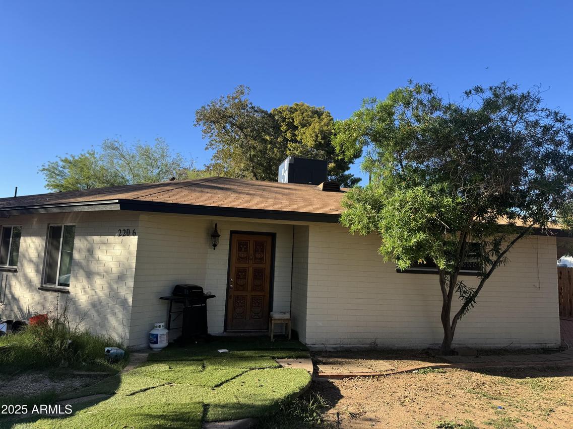2206 W Vista Ave., Phoenix, AZ 85021