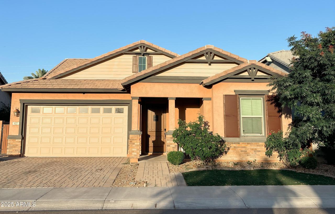 927 S Soho Ln., Chandler, AZ 85225