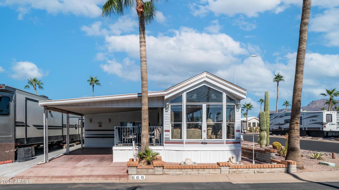 668 Gypsum Dr., Apache Junction, AZ 85119
