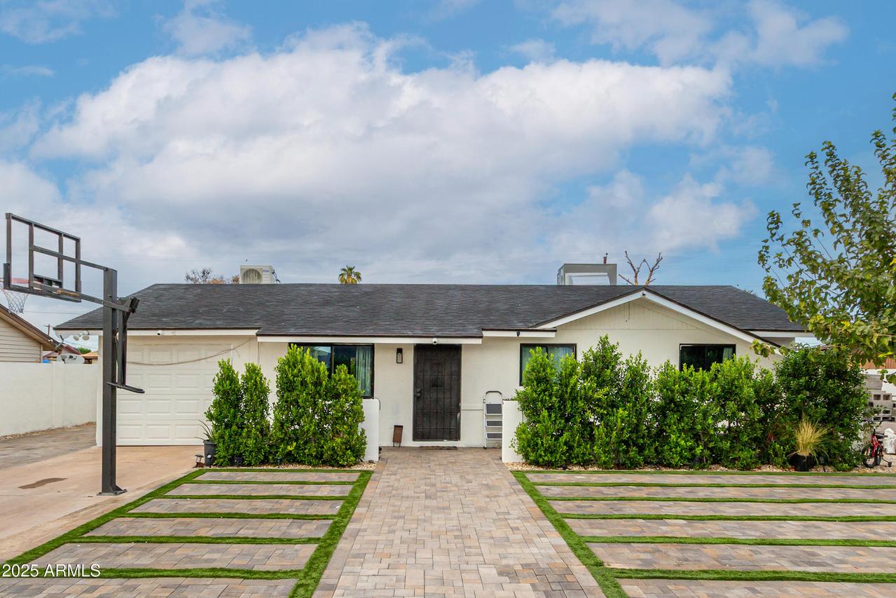 832 E Dolphin Ave., Mesa, AZ 85204