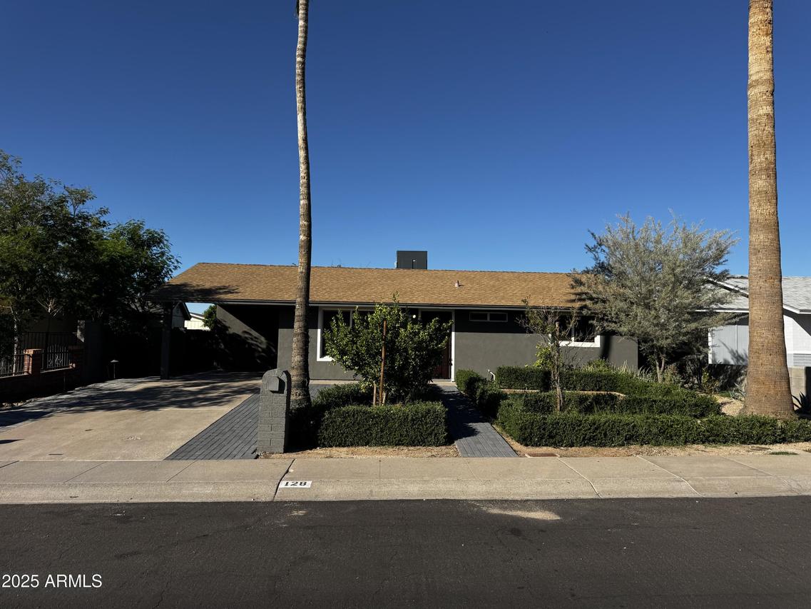 128 W Winston Dr., Phoenix, AZ 85041