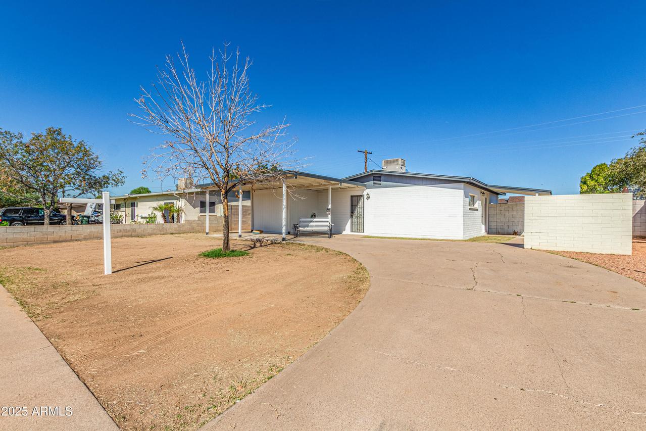 7520 W Crittenden Ln., Phoenix, AZ 85033