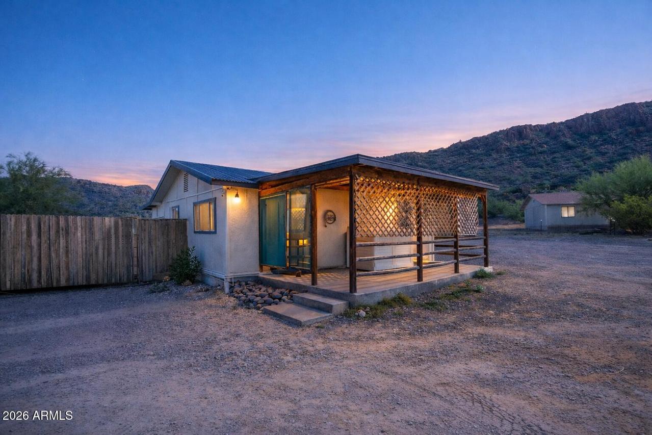 732 E Honda Bow Rd., Phoenix, AZ 85086