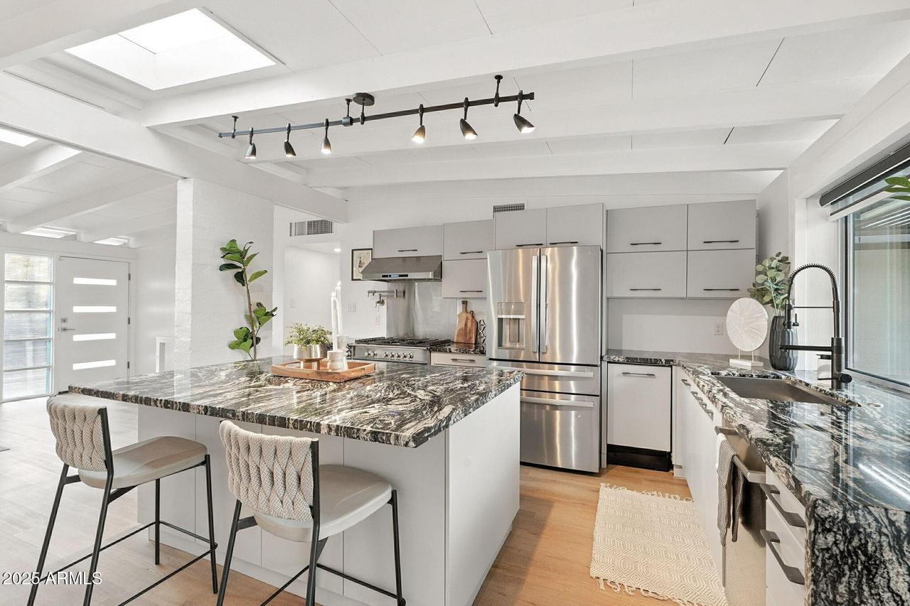 5809 N 10th Pl., Phoenix, AZ 85014