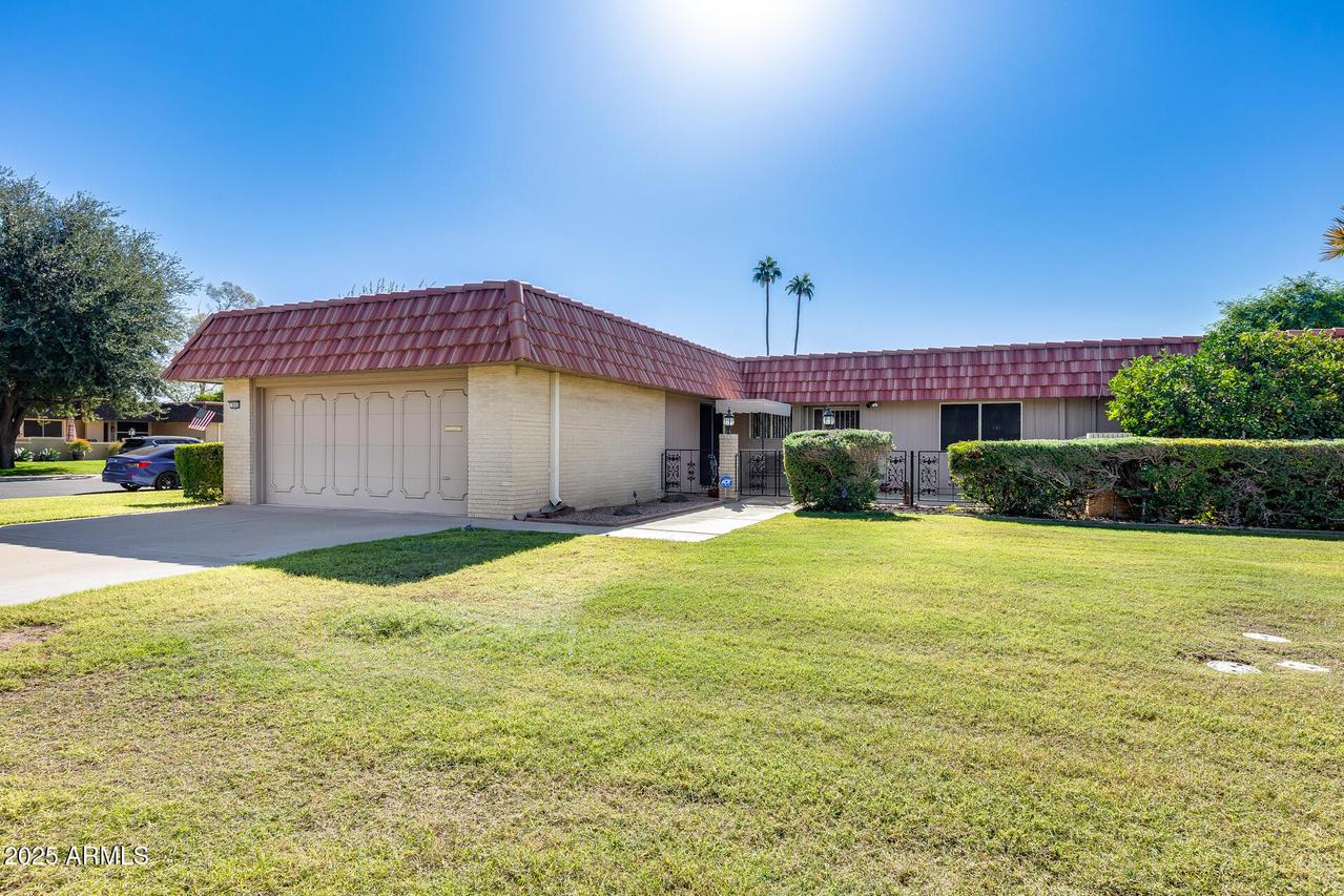 9501 W Oak Ridge Dr., Sun City, AZ 85351