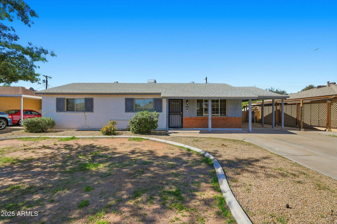 1016 S Siesta Ln., Tempe, AZ 85281