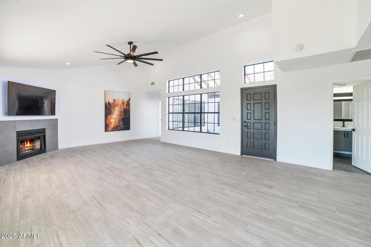 5601 E Paradise Ln., Scottsdale, AZ 85254