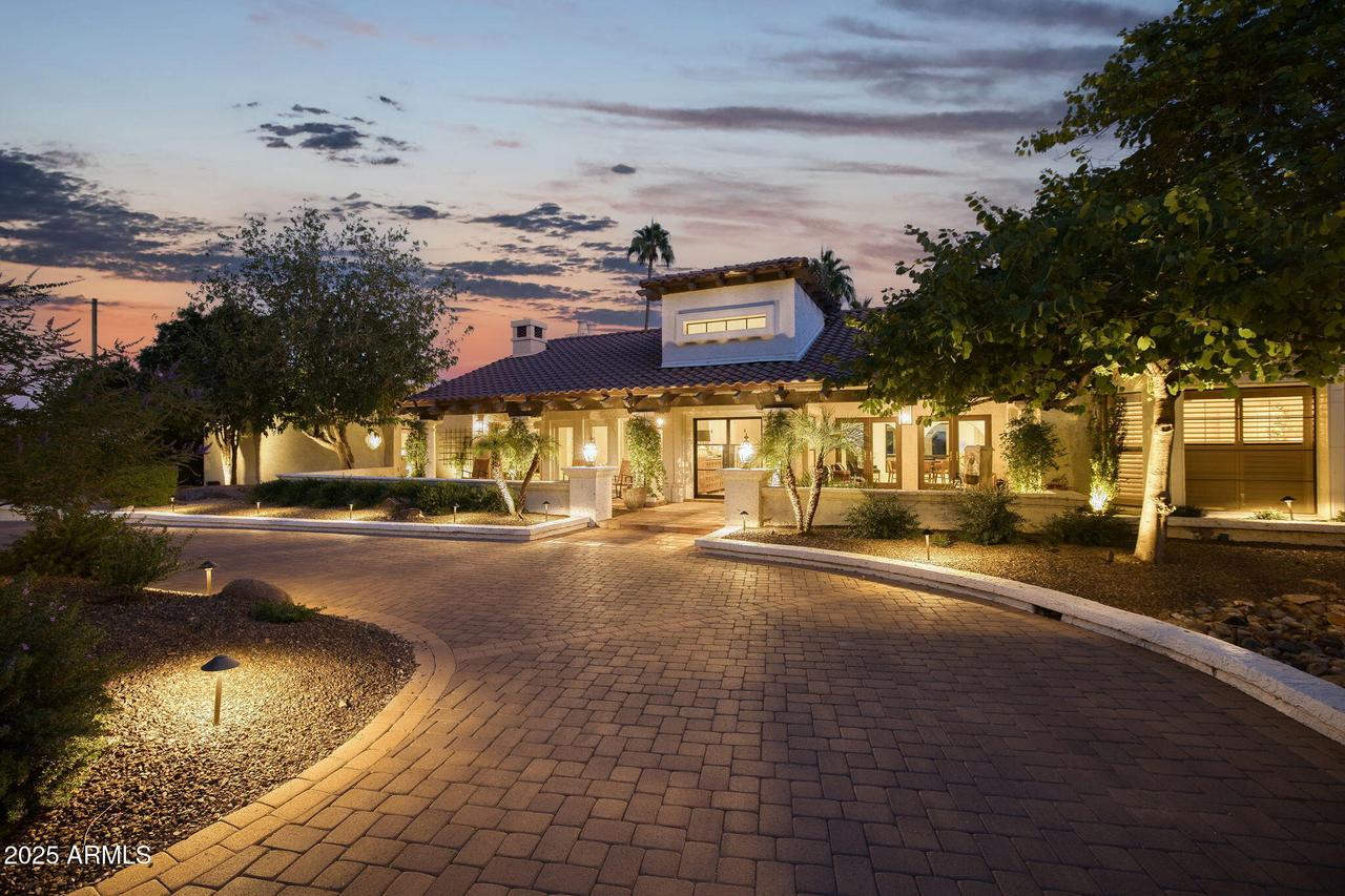 4801 E Moonlight Way, Paradise Valley, AZ 85253