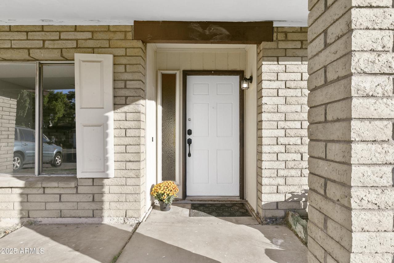 5208 W Shangri La Rd., Glendale, AZ 85304