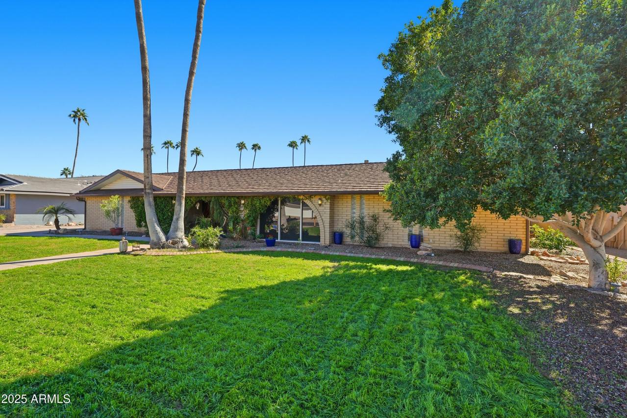 19 E Canterbury Ct., Phoenix, AZ 85022