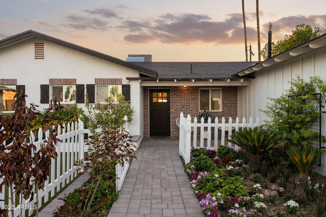 3014 N 53rd Pl., Phoenix, AZ 85018