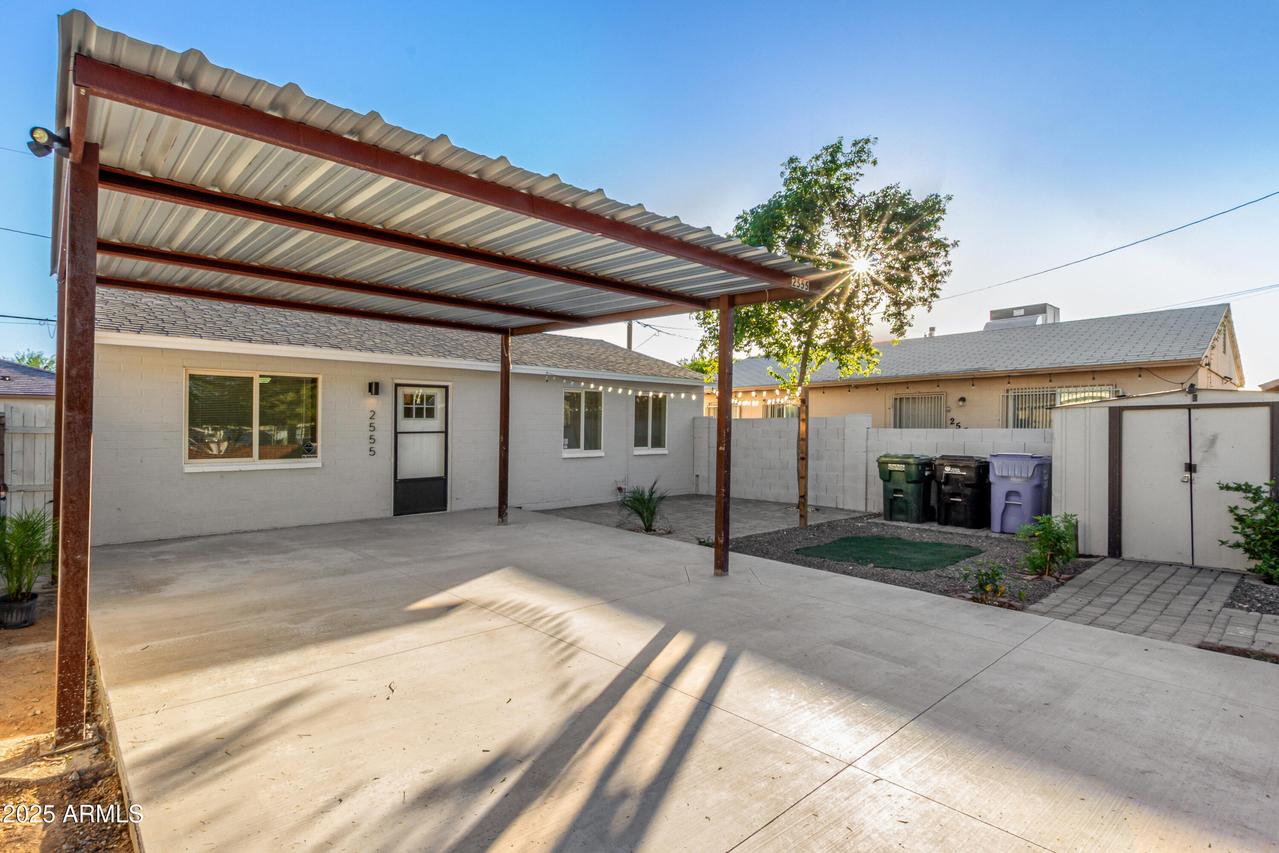2555 E Mobile Ln., Phoenix, AZ 85040