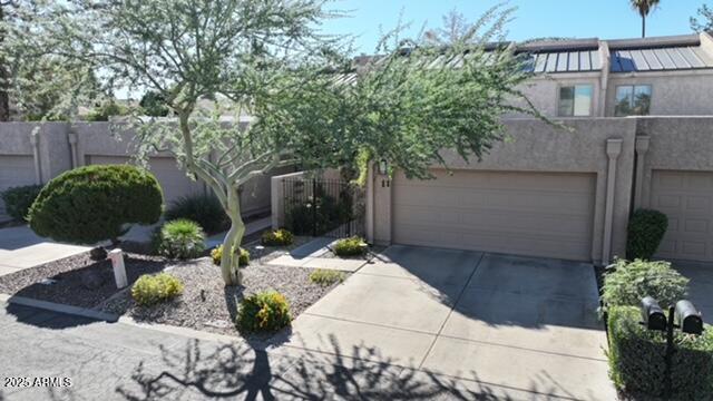 11 E Redondo Dr., Tempe, AZ 85282