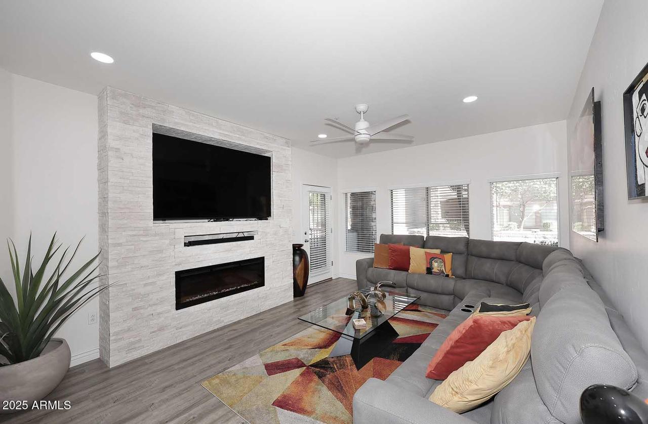 5450 E Deer Valley Dr. #1205, Phoenix, AZ 85054