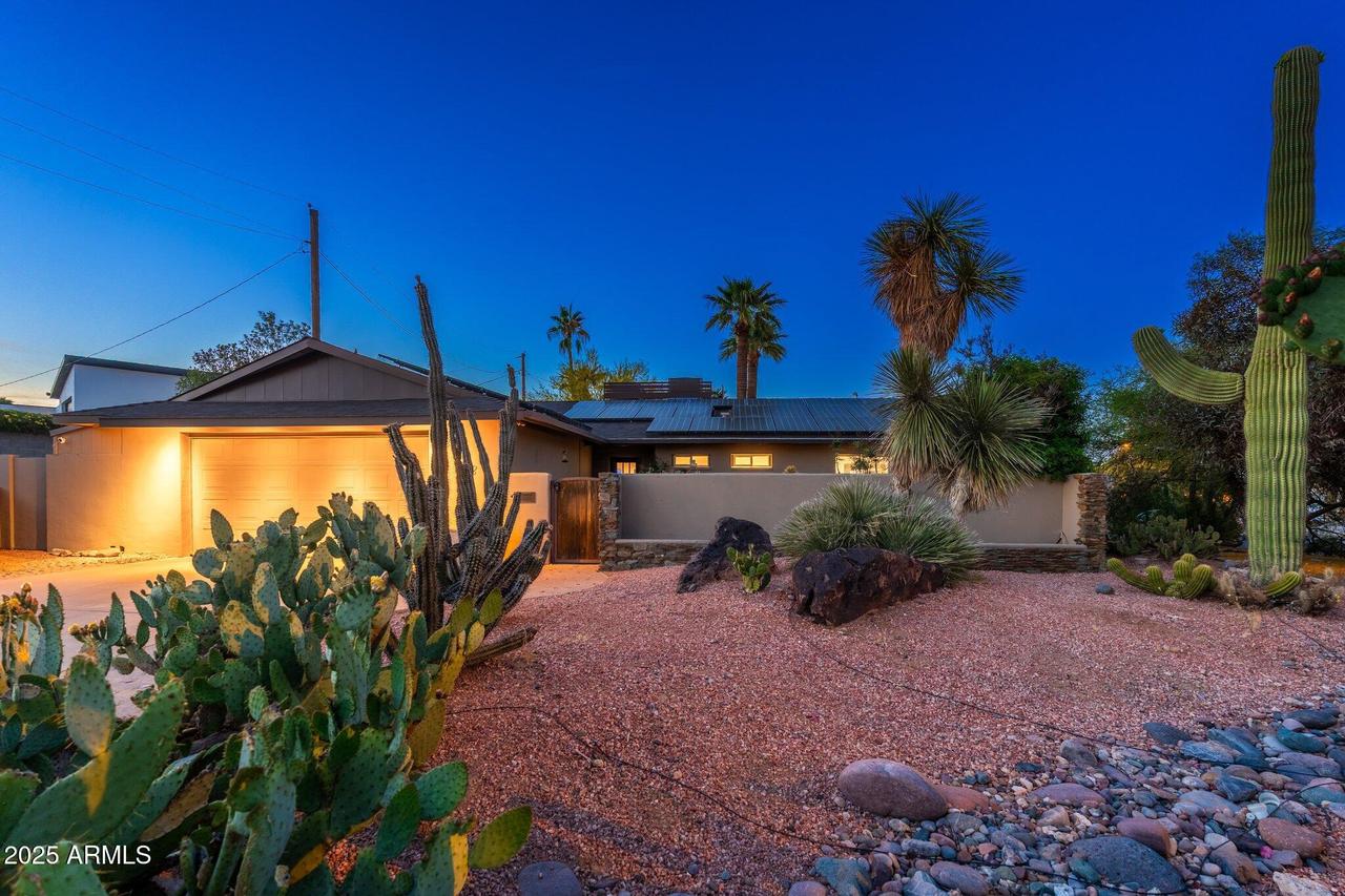 2712 E Mountain View Rd., Phoenix, AZ 85028