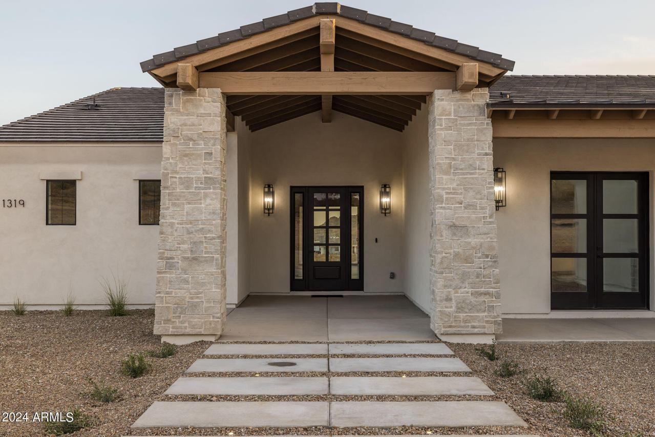 1319 W Magma Rd., San Tan Valley, AZ 85144