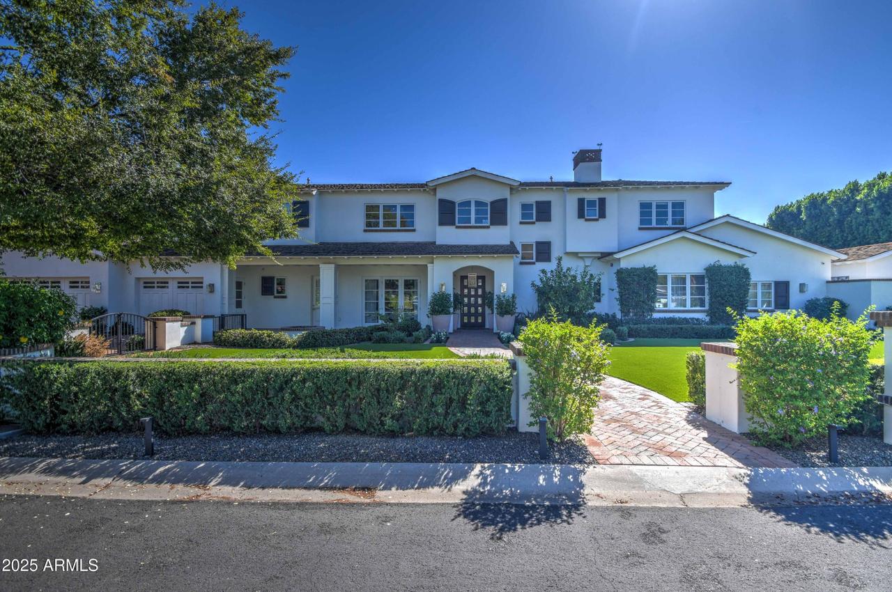 5819 E Calle Del Media, Phoenix, AZ 85018