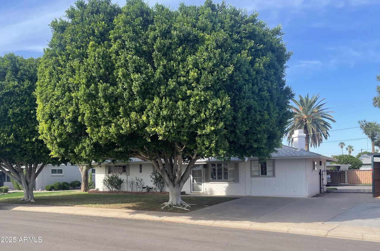 2124 W Pinchot Ave., Phoenix, AZ 85015