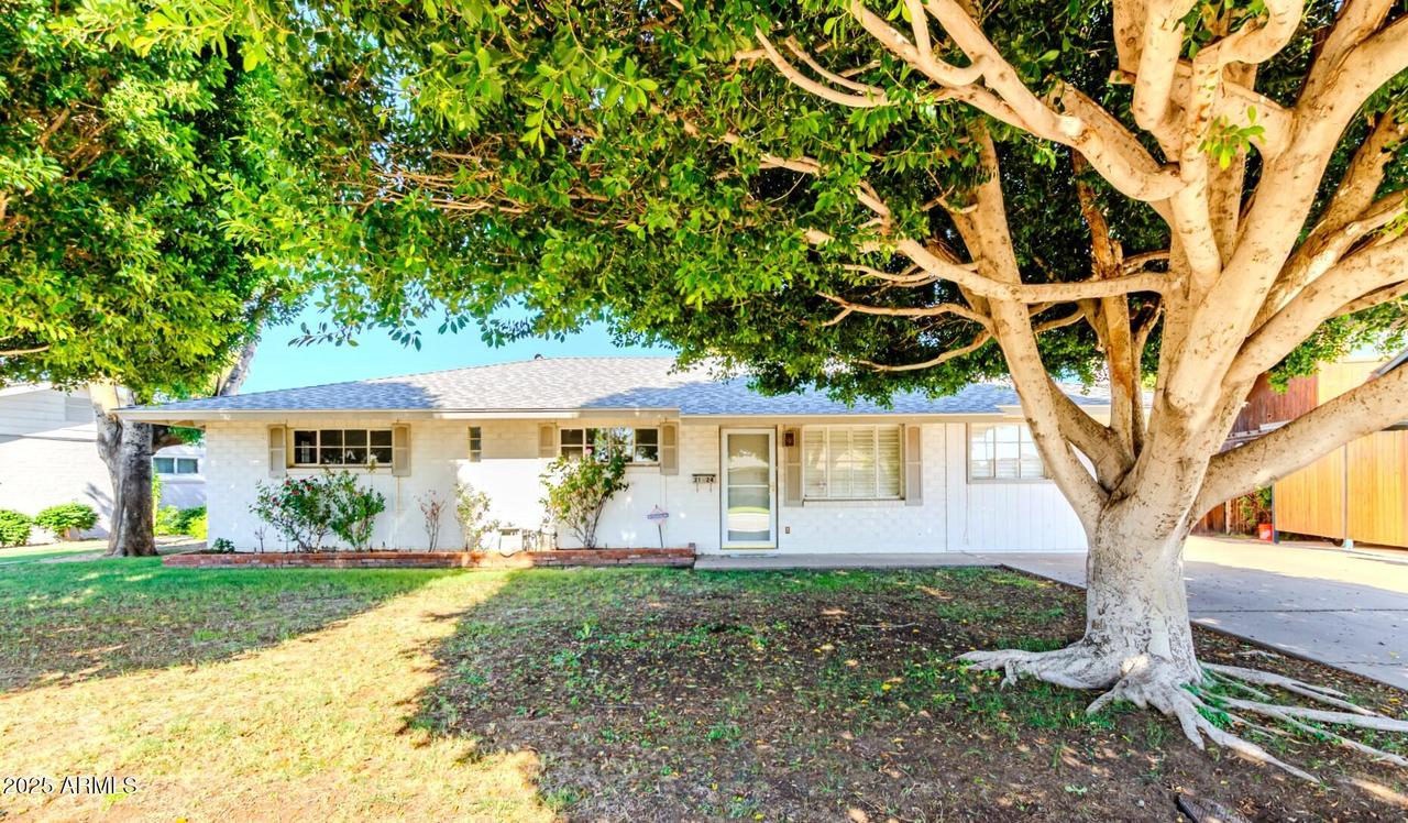 2124 W Pinchot Ave., Phoenix, AZ 85015