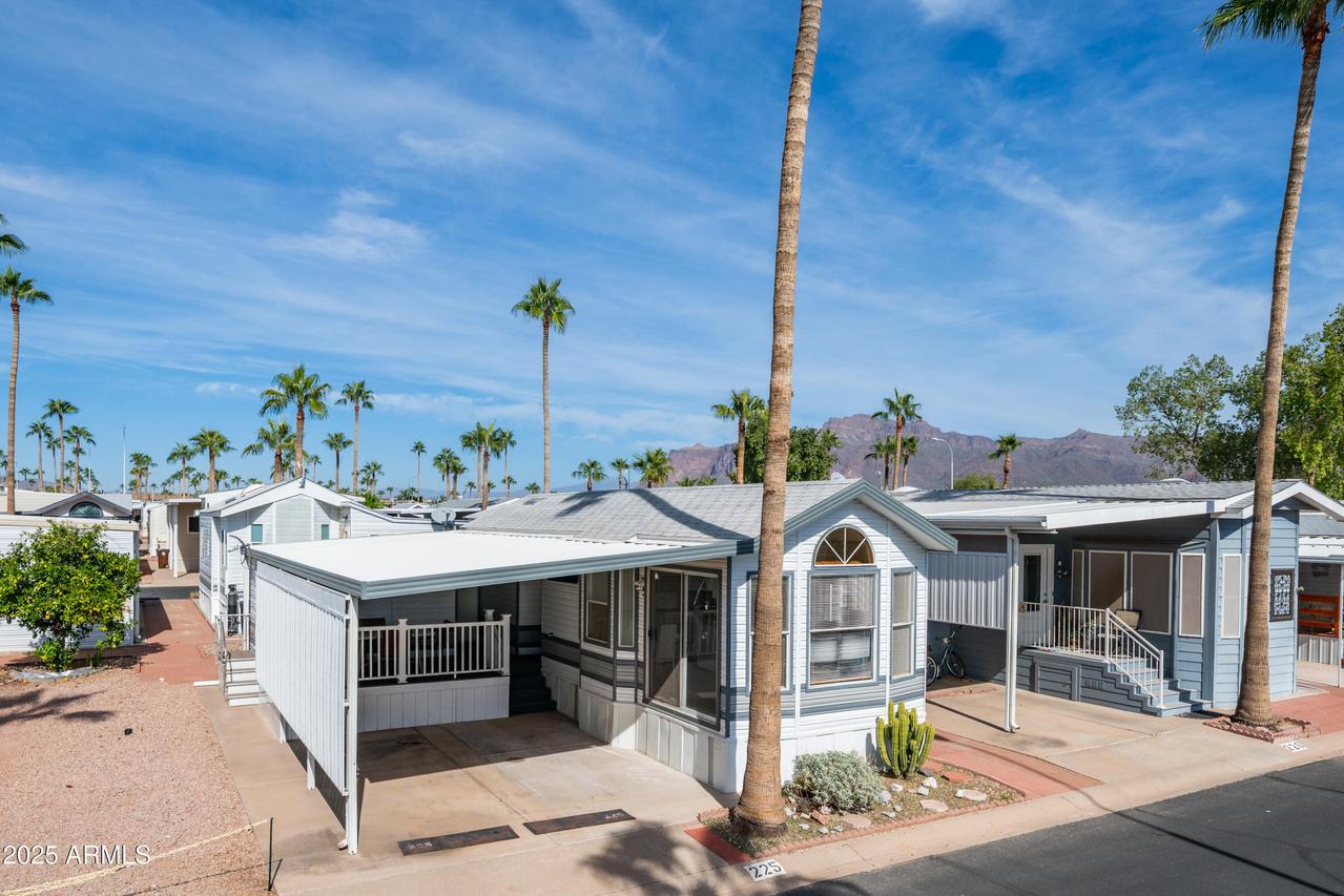 225 Motherlode Dr., Apache Junction, AZ 85119