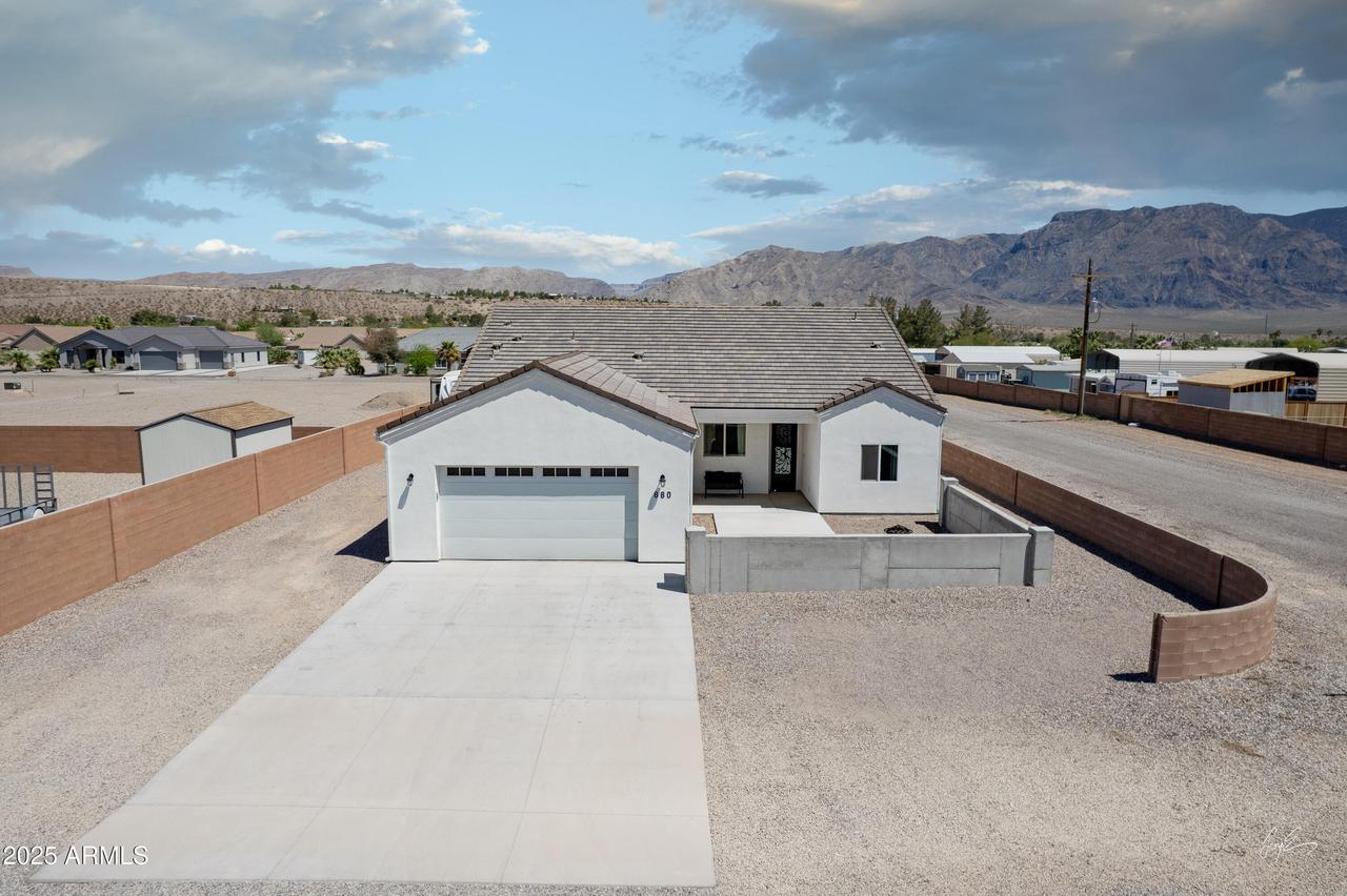 880 N Coyote Dr., Littlefield, AZ 86432