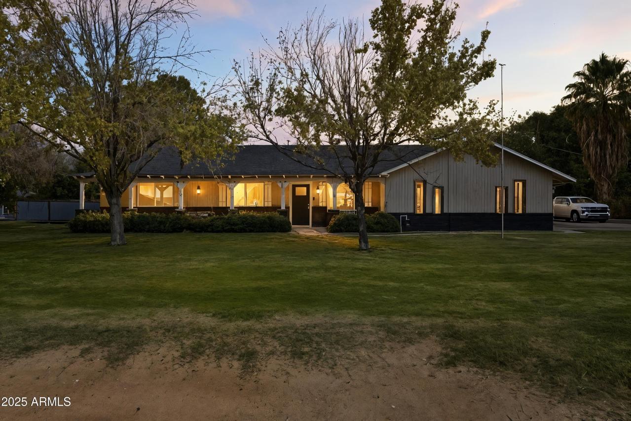 8134 W Acoma Dr., Peoria, AZ 85381