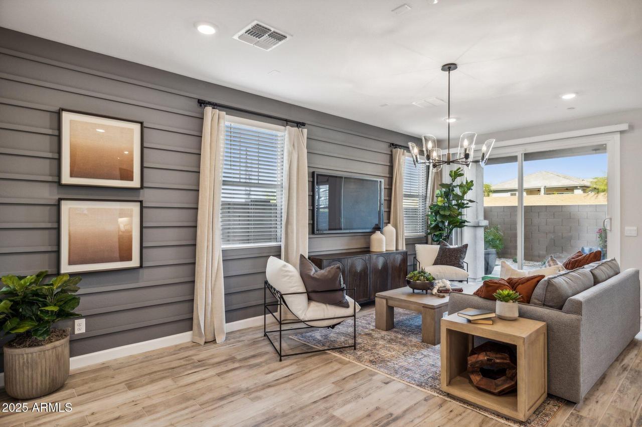 5874 E Zachary Dr., Phoenix, AZ 85054