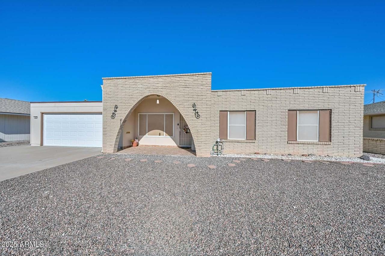 9414 W Newport Dr. #25, Sun City, AZ 85351