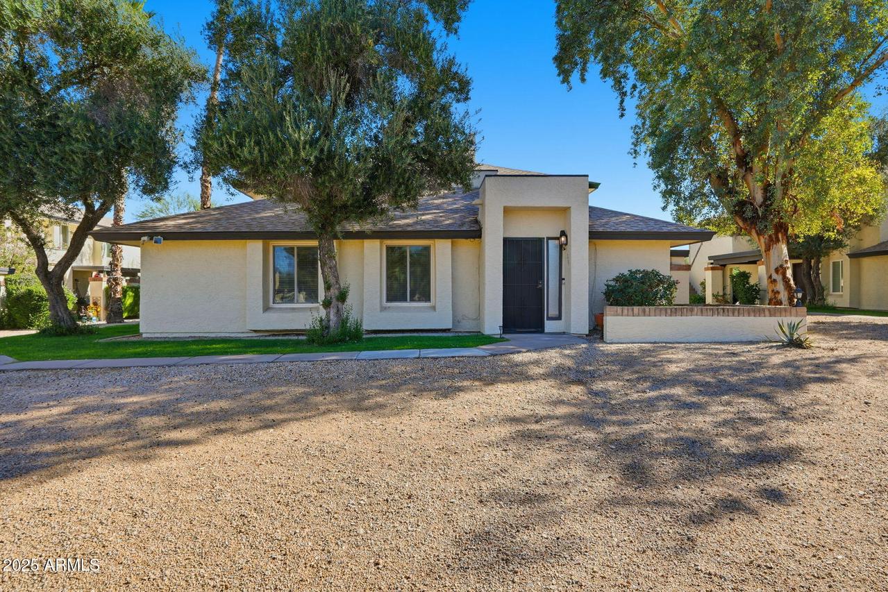 774 E Eugie Ave., Phoenix, AZ 85022