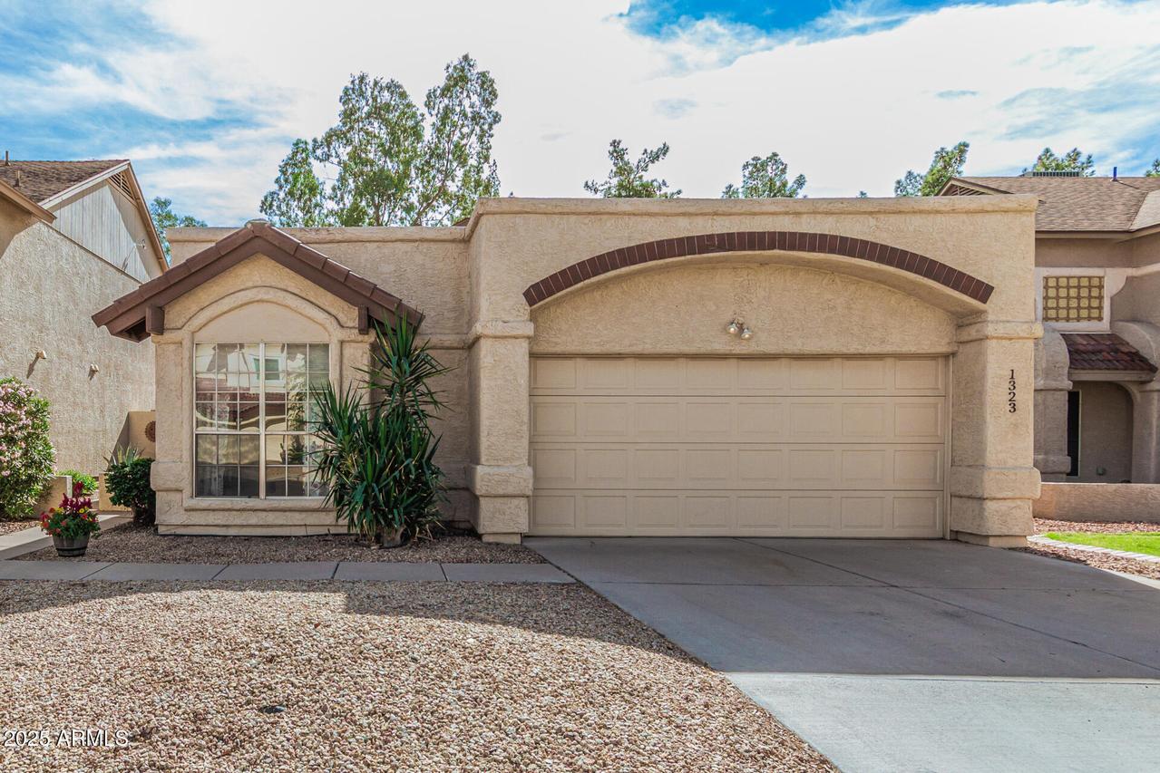 1323 W Manor St., Chandler, AZ 85224