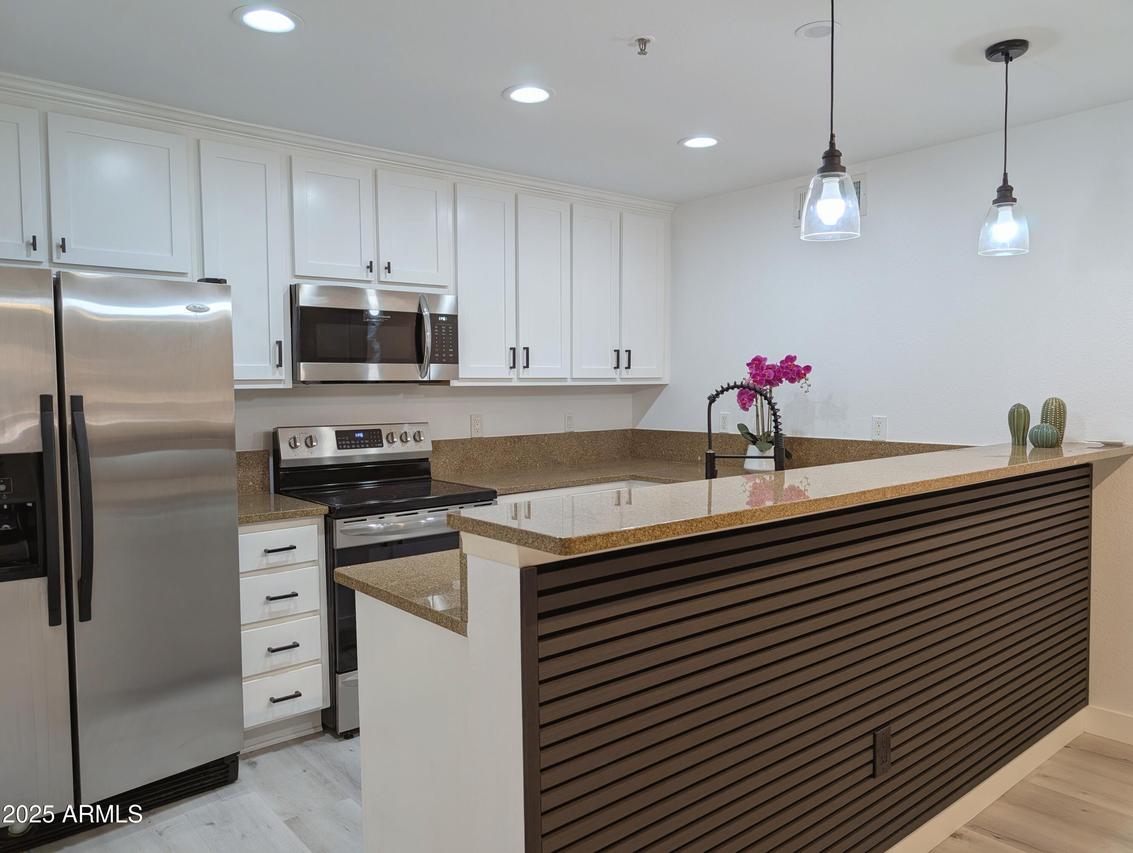 4704 E Paradise Village Pkwy. #206, Phoenix, AZ 85032