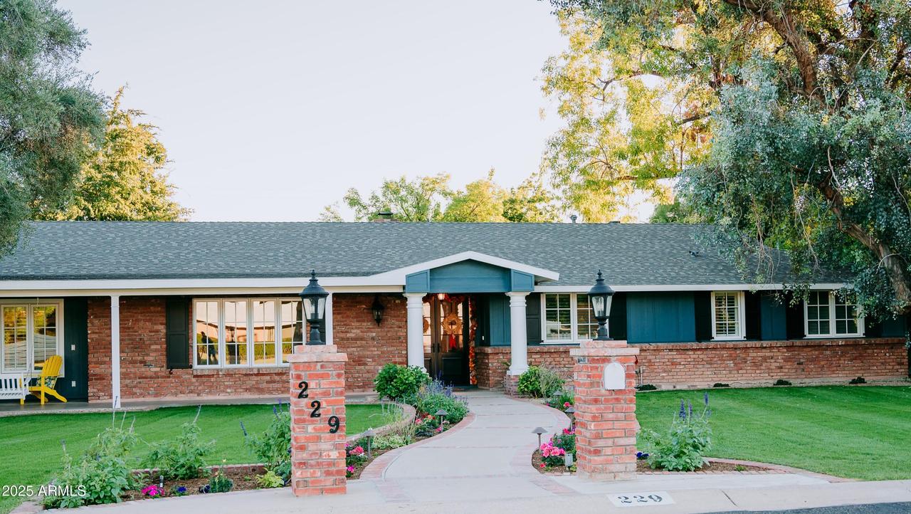 229 W Berridge Ln., Phoenix, AZ 85013