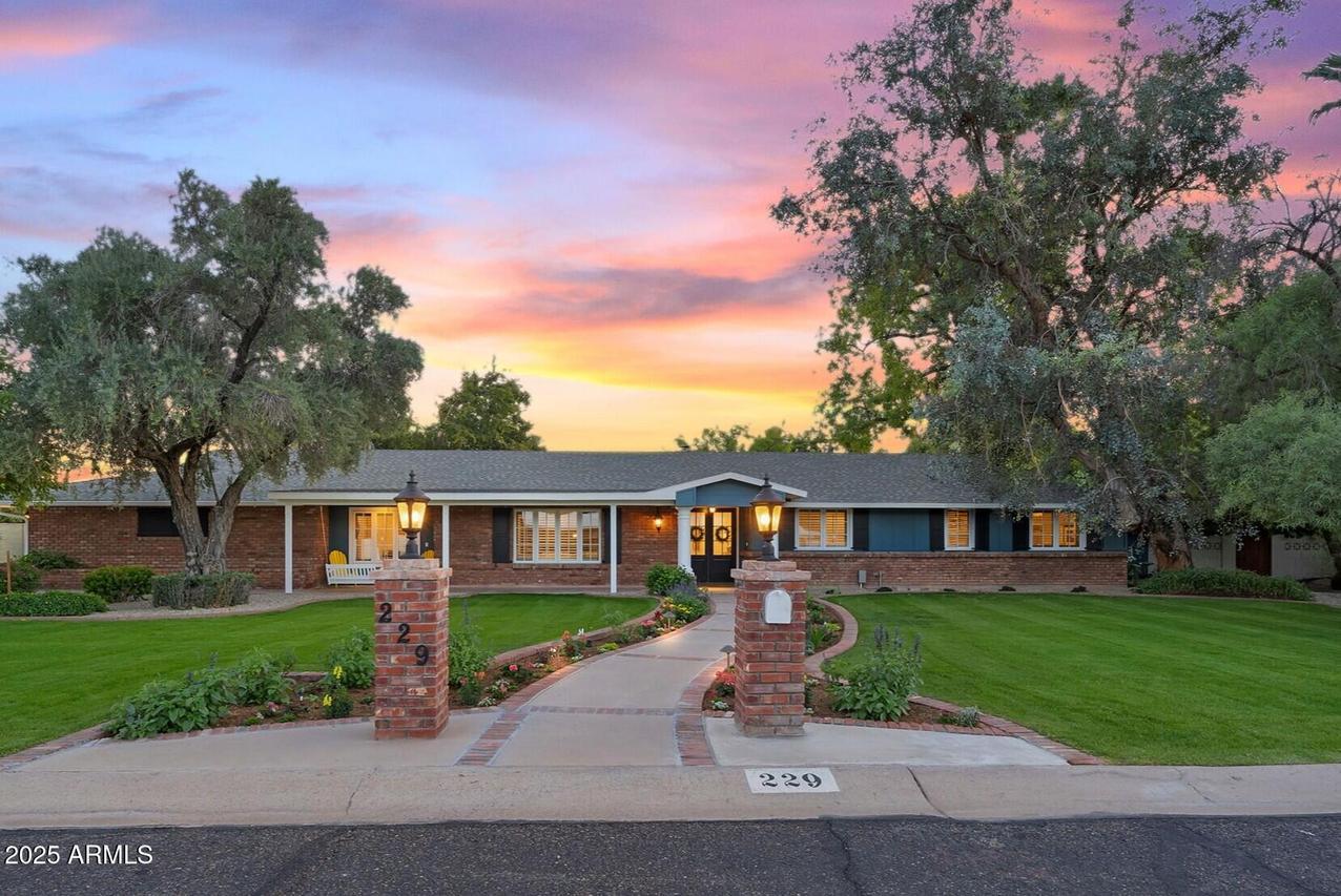 229 W Berridge Ln., Phoenix, AZ 85013