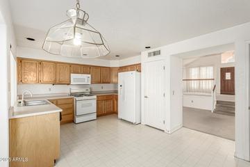 7624 W Mauna Loa Ln., Peoria, AZ 85381