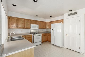 7624 W Mauna Loa Ln., Peoria, AZ 85381