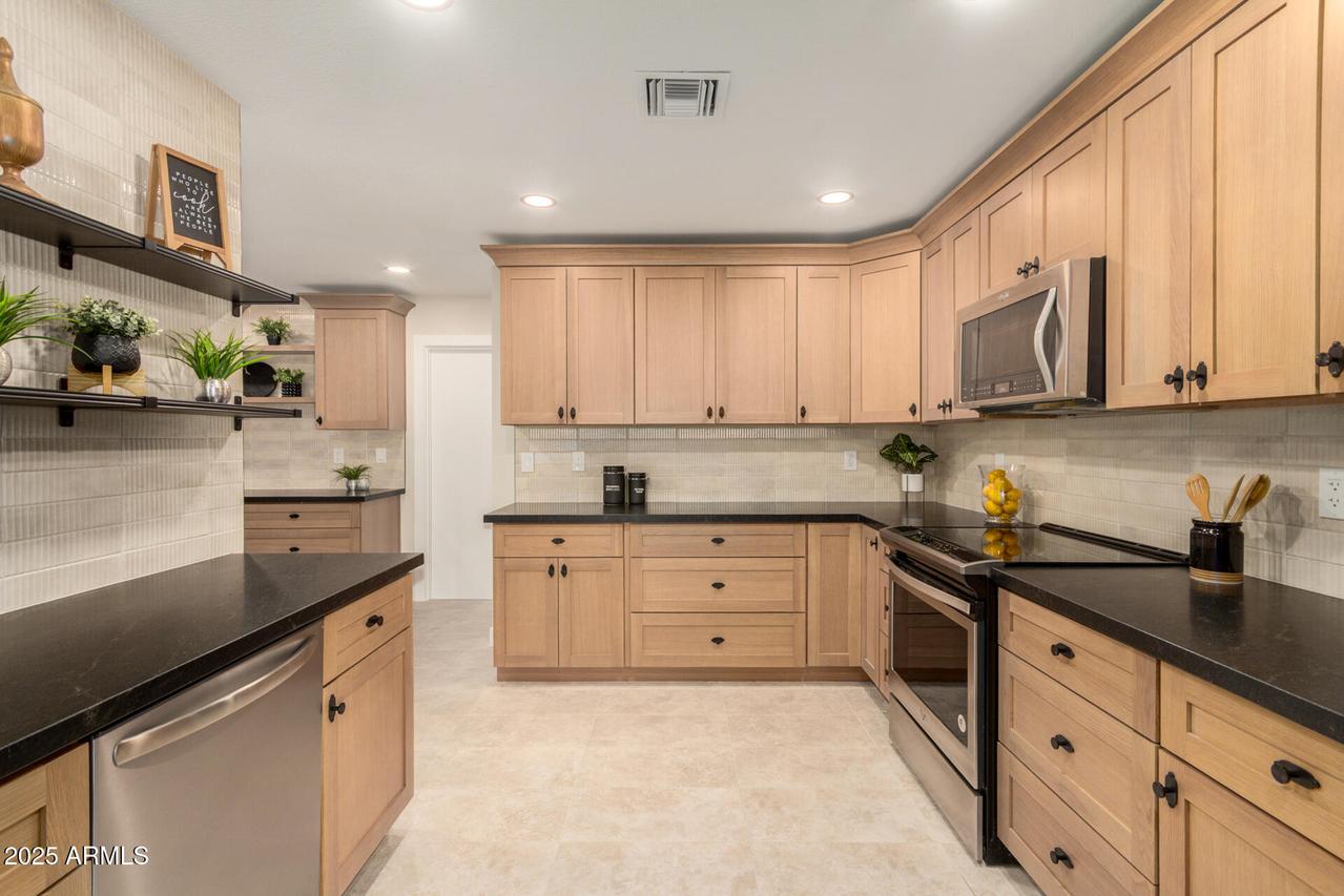 25849 S Brentwood Dr., Sun Lakes, AZ 85248