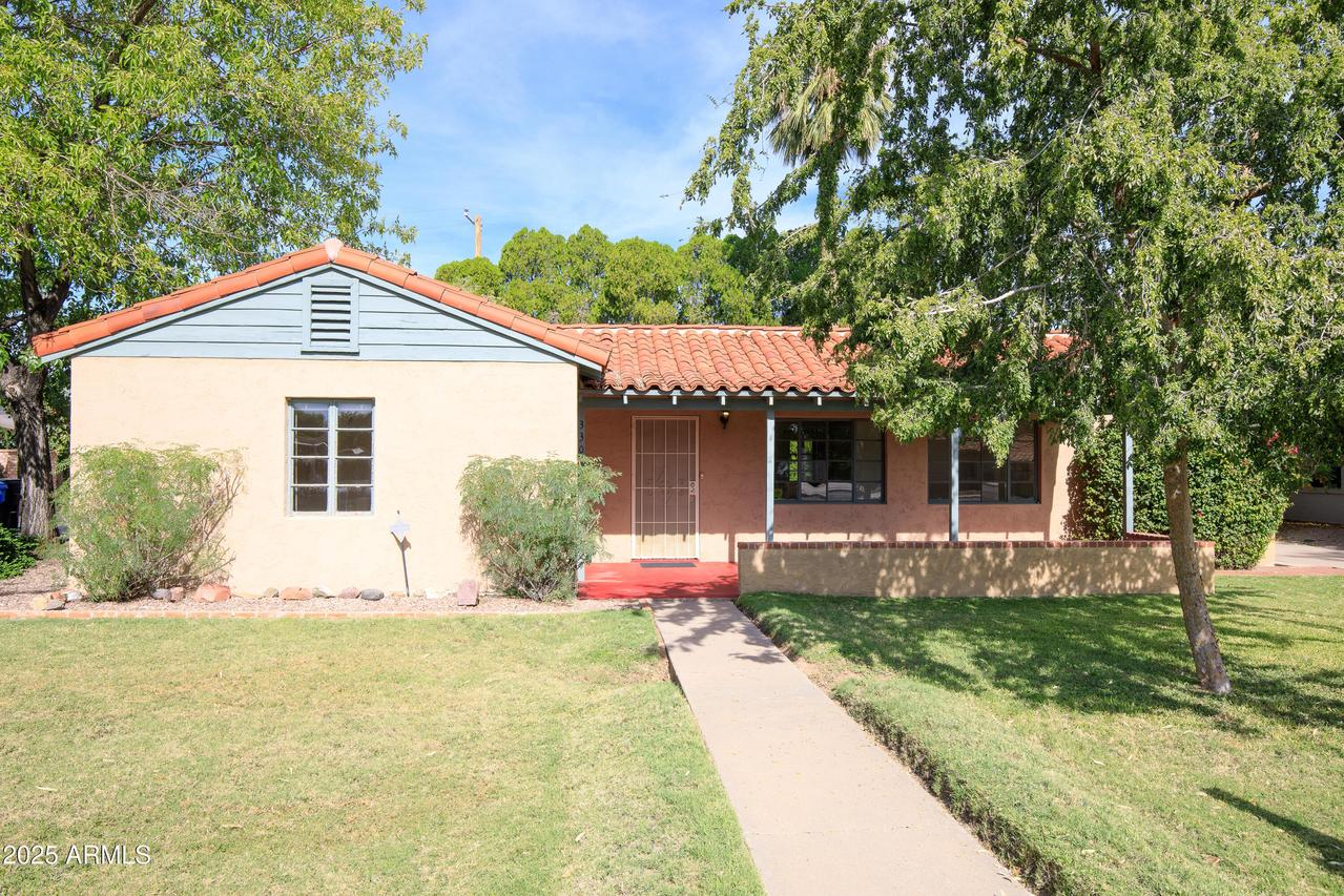 330 E Medlock Dr., Phoenix, AZ 85012