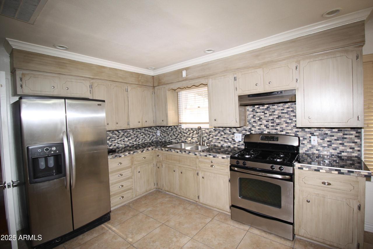 110 N 9th Ave., Phoenix, AZ 85007