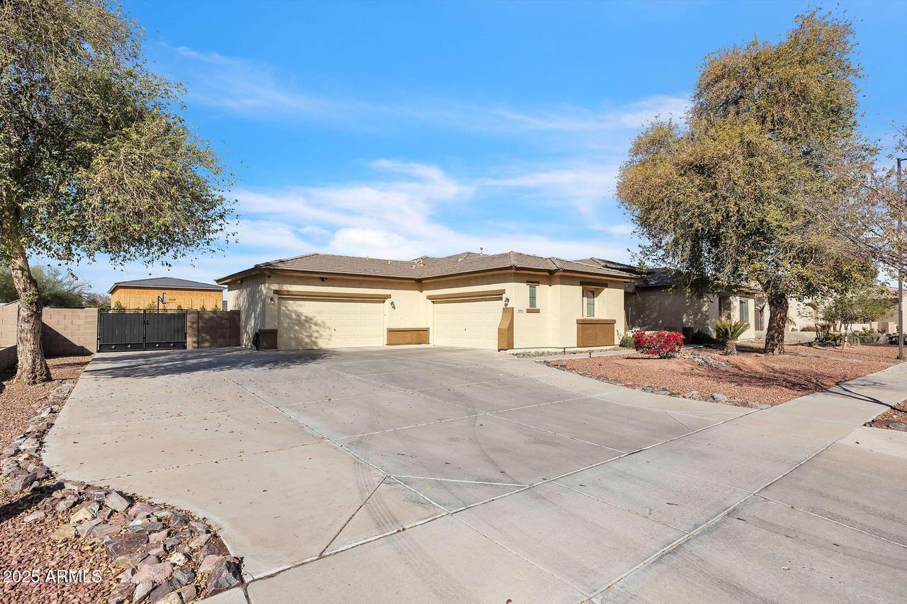 5634 N 82 Ave., Glendale, AZ 85303