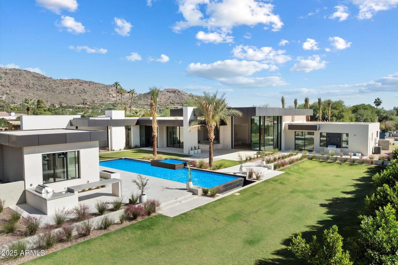 6528 N 60th St., Paradise Valley, AZ 85253