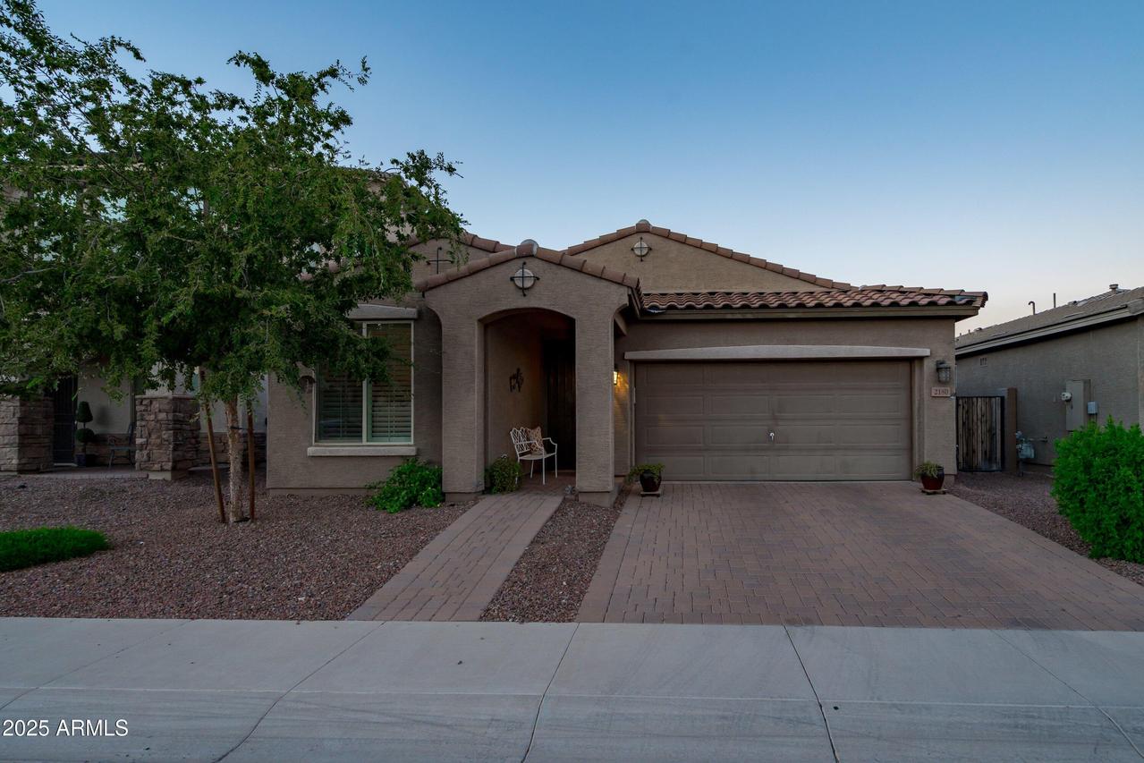 2180 W Emrie Ave., San Tan Valley, AZ 85144