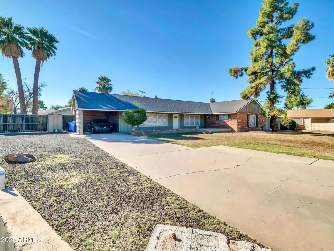 2528 N 48th Pl., Phoenix, AZ 85008