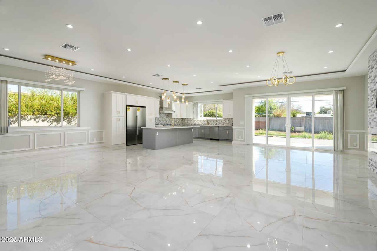 6729 N 13th St., Phoenix, AZ 85014