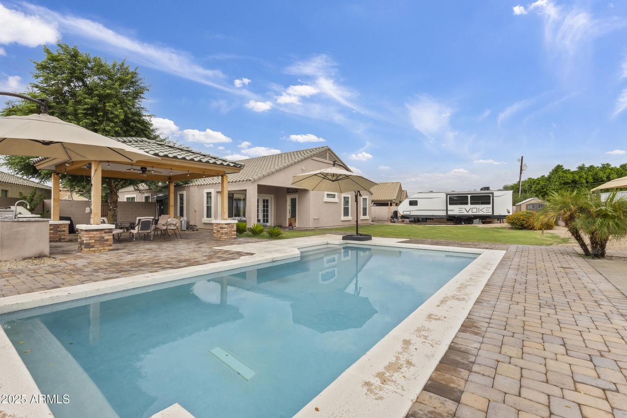 5775 N 72nd Dr., Glendale, AZ 85303