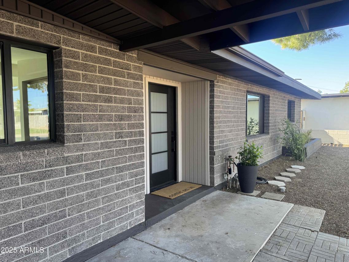 3749 E Laurel Ln., Phoenix, AZ 85028