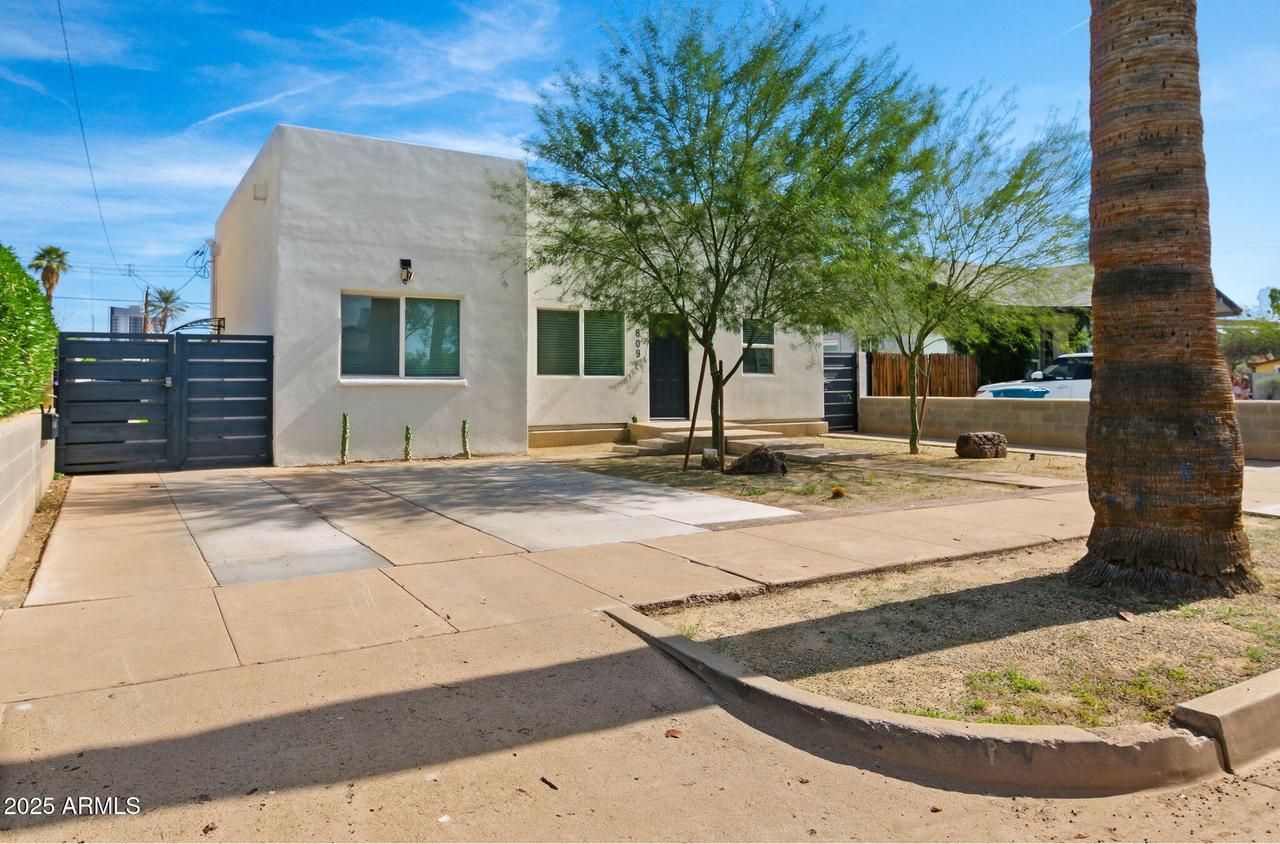 809 N 10th Ave., Phoenix, AZ 85007