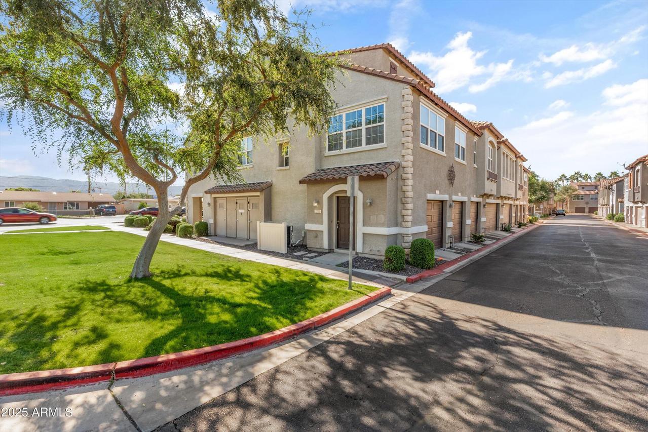 2277 E Huntington Dr., Phoenix, AZ 85040