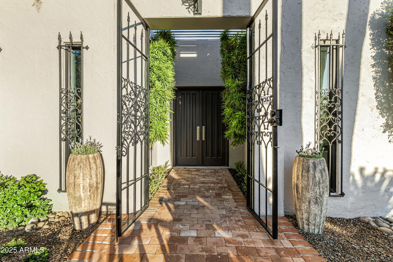 5642 N Scottsdale Rd., Paradise Valley, AZ 85253