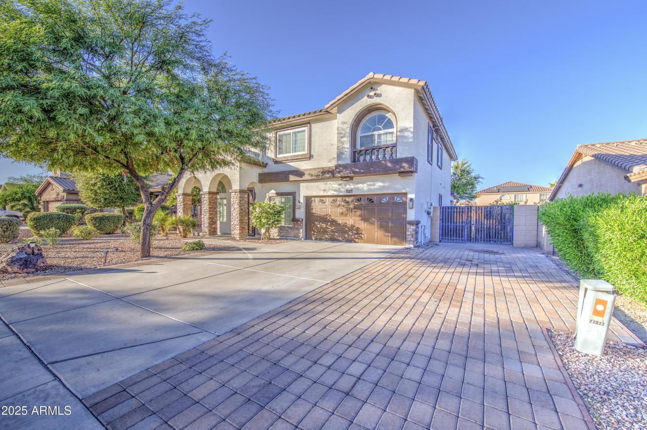 22022 W Moonlight Path, Buckeye, AZ 85326