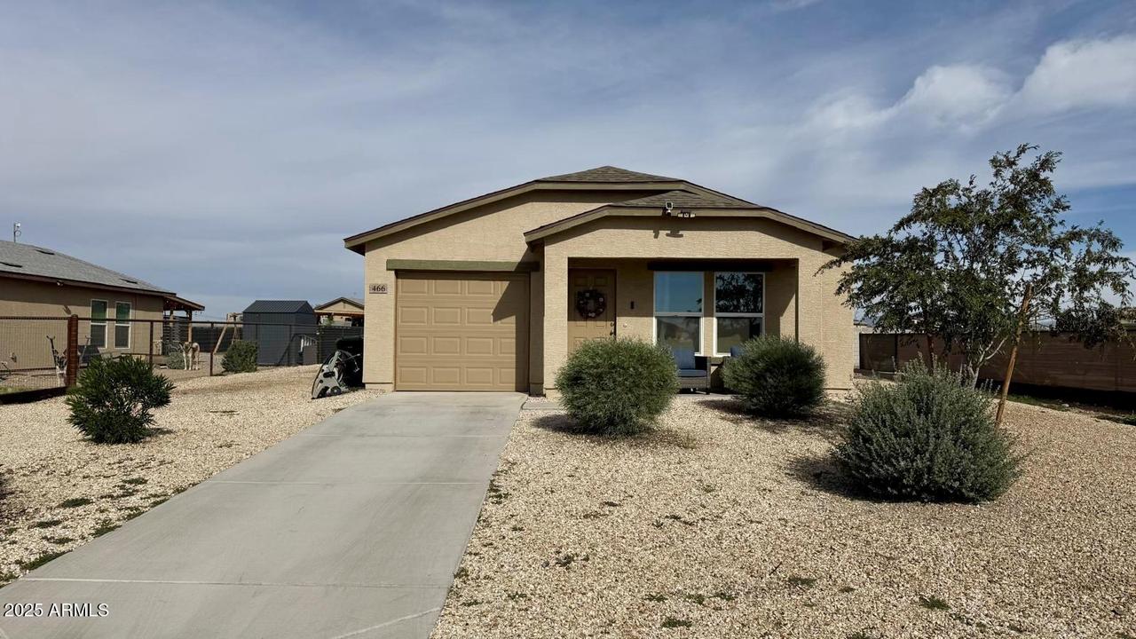 466 Baskin Dr., Morristown, AZ 85342
